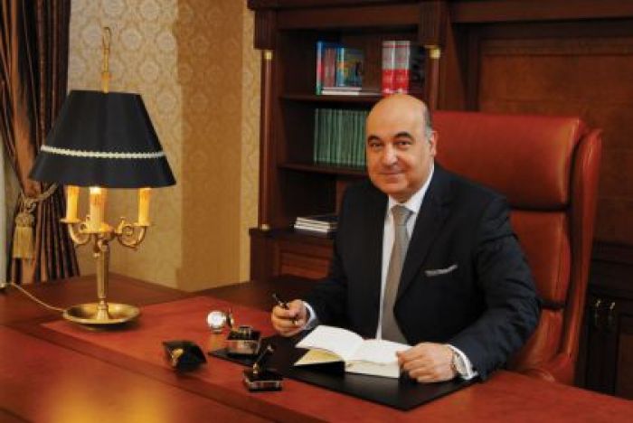 Çingiz Abdullayev TV rəhbərinə belə mesaj verdi: "Siz yüzlərlə şəhidin xatirəsini və oxucularımı təhqir etdiniz!"